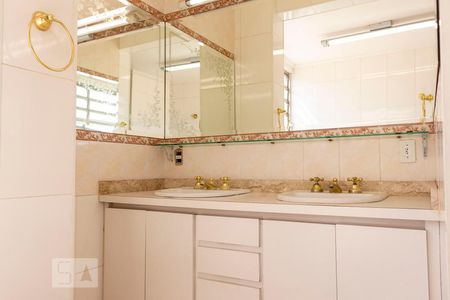 Apartamento à venda com 200m², 4 quartos e 2 vagasBanheiro da Suíte 2