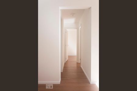 Corredor quartos de apartamento para alugar com 2 quartos, 42m² em Jardim Parque Morumbi, São Paulo