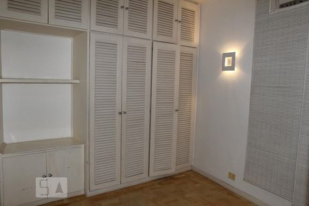 Quarto 1 de apartamento para alugar com 3 quartos, 115m² em Laranjeiras, Rio de Janeiro