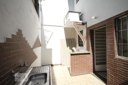 Casa à venda com 110m², 2 quartos e 1 vagaÁrea de serviço