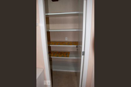 Casa de condomínio para alugar com 300m², 4 quartos e 3 vagasDespensa