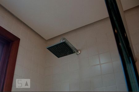 Casa de condomínio para alugar com 300m², 4 quartos e 3 vagasBanheiro da Suíte