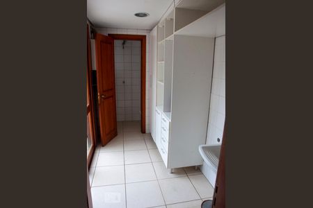 Casa de condomínio para alugar com 300m², 4 quartos e 3 vagasÁrea de Serviço