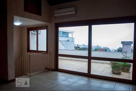 Casa de condomínio para alugar com 300m², 4 quartos e 3 vagasSótão