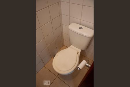 Casa de condomínio para alugar com 300m², 4 quartos e 3 vagasBanheiro de Serviço