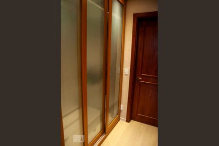 Casa de condomínio para alugar com 300m², 4 quartos e 3 vagasCloset Quarto Suíte