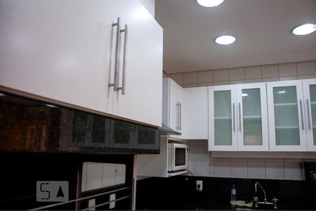 Casa de condomínio para alugar com 300m², 4 quartos e 3 vagasCozinha