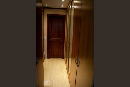 Casa de condomínio para alugar com 300m², 4 quartos e 3 vagasCloset Quarto Suíte