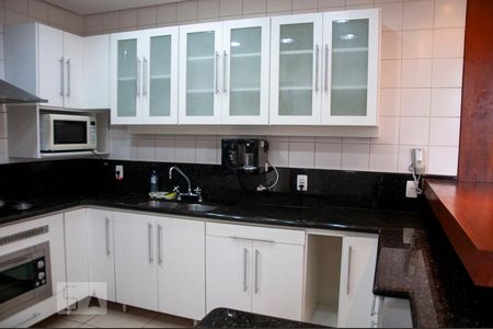 Casa de condomínio para alugar com 300m², 4 quartos e 3 vagasCozinha