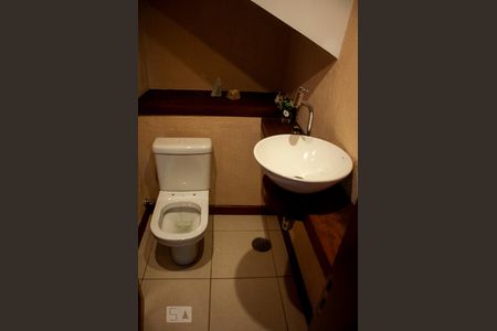 Casa de condomínio para alugar com 300m², 4 quartos e 3 vagasLavabo