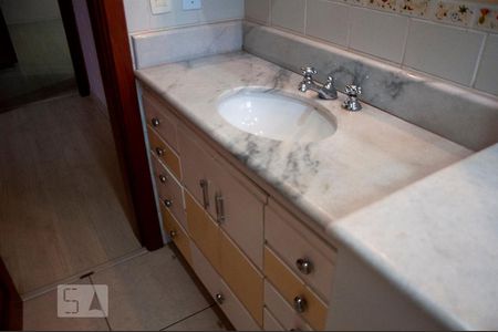 Casa de condomínio para alugar com 300m², 4 quartos e 3 vagasBanheiro