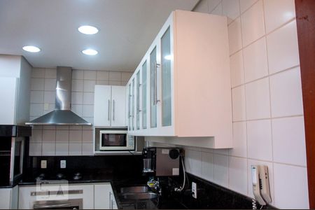 Casa de condomínio para alugar com 300m², 4 quartos e 3 vagasCozinha