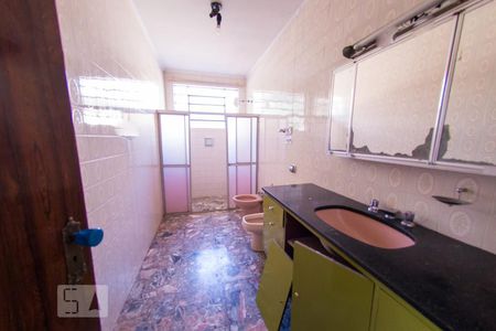 Casa à venda com 290m², 12 quartos e 5 vagasBanheiro Corredor