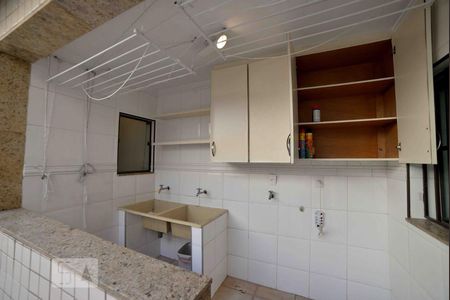 Casa à venda com 215m², 4 quartos e 3 vagasArea de Serviço