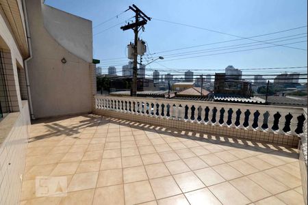 Casa à venda com 215m², 4 quartos e 3 vagasArea Frontal