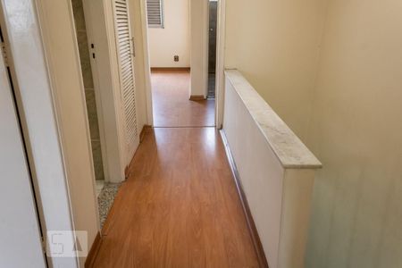 Corredor Quartos de casa para alugar com 4 quartos, 150m² em Vila Margarida, São Paulo