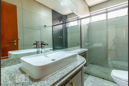 Apartamento para alugar com 170m², 4 quartos e 3 vagas Apartamento para alugar com 170m², 4 quartos e 3 vagasBanheiro Social 1