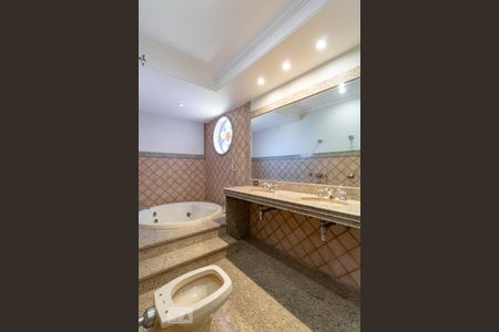 Casa para alugar com 500m², 6 quartos e sem vagasuite