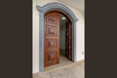 Casa para alugar com 500m², 6 quartos e sem vagaEntrada