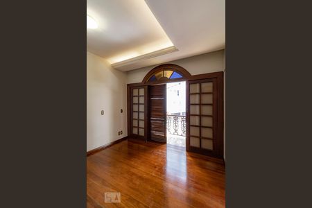 Casa para alugar com 500m², 6 quartos e sem vagasuite