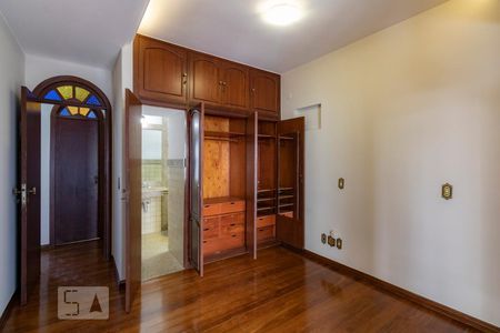 Casa para alugar com 500m², 6 quartos e sem vagasuite