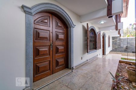 Casa para alugar com 500m², 6 quartos e sem vagaEntrada