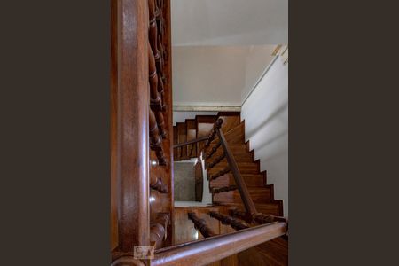 Casa para alugar com 500m², 6 quartos e sem vagaEscada