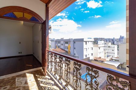 Casa para alugar com 500m², 6 quartos e sem vagavaranda