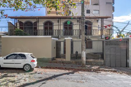 Casa para alugar com 500m², 6 quartos e sem vagafachada