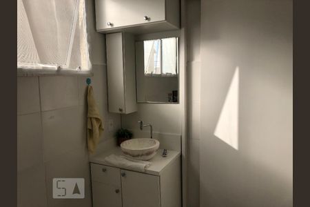 Banheiro de apartamento para alugar com 1 quarto, 42m² em Mato Grande, Canoas