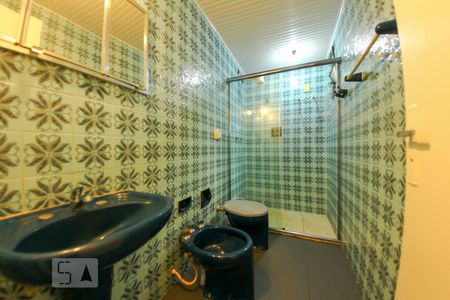 Banheiro de apartamento para alugar com 1 quarto, 44m² em Cristo Redentor, Porto Alegre