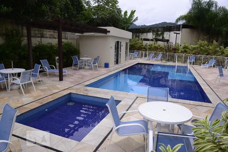 Apartamento à venda com 65m², 2 quartos e 1 vagaÁrea comum - Piscina