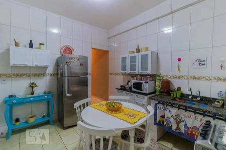 Casa à venda com 75m², 4 quartos e 2 vagas Casa à venda com 75m², 4 quartos e 2 vagasCozinha