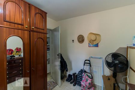 Quarto 3 de casa à venda com 4 quartos, 75m² em Jardim Laone, São Paulo