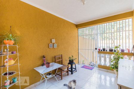 Casa à venda com 75m², 4 quartos e 2 vagas Casa à venda com 75m², 4 quartos e 2 vagasVaranda