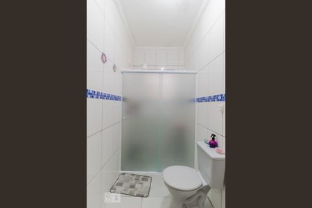 Banheiro de casa à venda com 4 quartos, 75m² em Jardim Laone, São Paulo