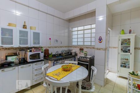 Casa à venda com 75m², 4 quartos e 2 vagas Casa à venda com 75m², 4 quartos e 2 vagasCozinha