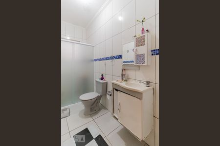 Banheiro de casa à venda com 4 quartos, 75m² em Jardim Laone, São Paulo
