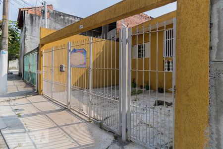 Casa à venda com 75m², 4 quartos e 2 vagas Casa à venda com 75m², 4 quartos e 2 vagasFachada