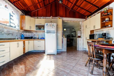 Casa à venda com 136m², 4 quartos e 2 vagas Casa à venda com 136m², 4 quartos e 2 vagasCozinha