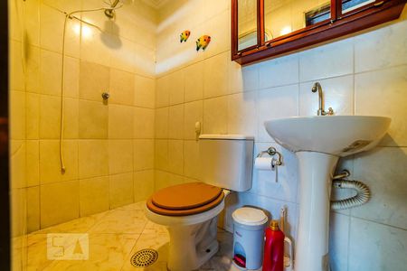 Casa à venda com 136m², 4 quartos e 2 vagas Casa à venda com 136m², 4 quartos e 2 vagasBanheiro do Quarto Reversível