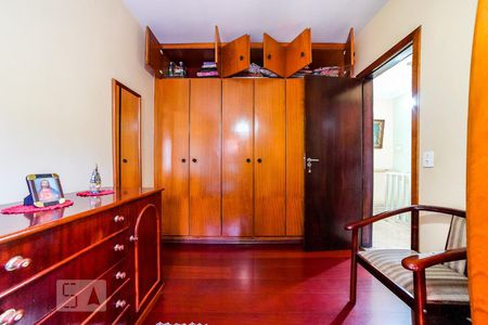 Casa à venda com 136m², 4 quartos e 2 vagas Casa à venda com 136m², 4 quartos e 2 vagasQuarto 2