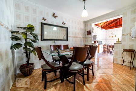 Casa à venda com 136m², 4 quartos e 2 vagas Casa à venda com 136m², 4 quartos e 2 vagasSala de Jantar