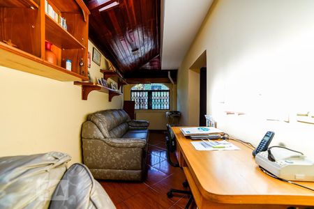 Casa à venda com 136m², 4 quartos e 2 vagas Casa à venda com 136m², 4 quartos e 2 vagasEscritório