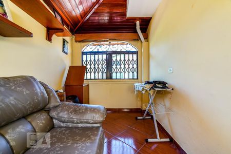 Casa à venda com 136m², 4 quartos e 2 vagas Casa à venda com 136m², 4 quartos e 2 vagasEscritório