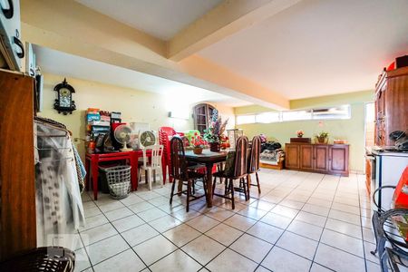 Casa à venda com 136m², 4 quartos e 2 vagas Casa à venda com 136m², 4 quartos e 2 vagasQuarto Reversível