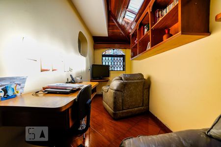 Casa à venda com 136m², 4 quartos e 2 vagas Casa à venda com 136m², 4 quartos e 2 vagasEscritório