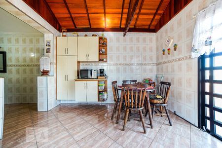 Casa à venda com 136m², 4 quartos e 2 vagas Casa à venda com 136m², 4 quartos e 2 vagasCozinha