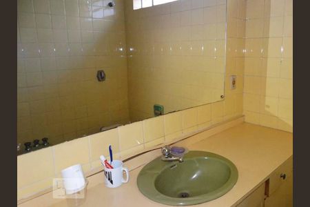 Banheiro Social de casa para alugar com 3 quartos, 180m² em Saúde, São Paulo