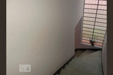 Escada de casa para alugar com 3 quartos, 180m² em Saúde, São Paulo